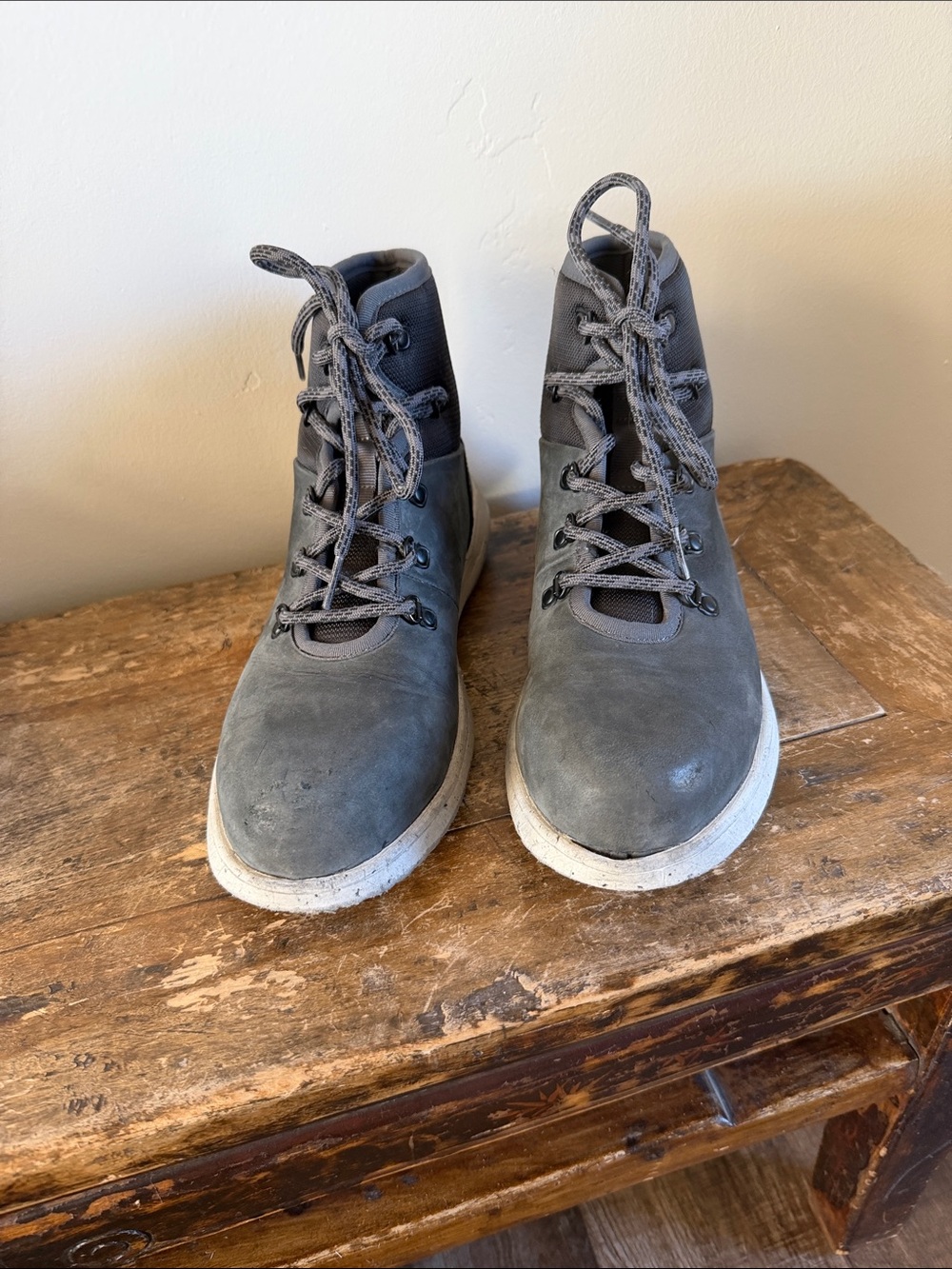 Bogs Gray Lace-Up Casual Boots size 8.5